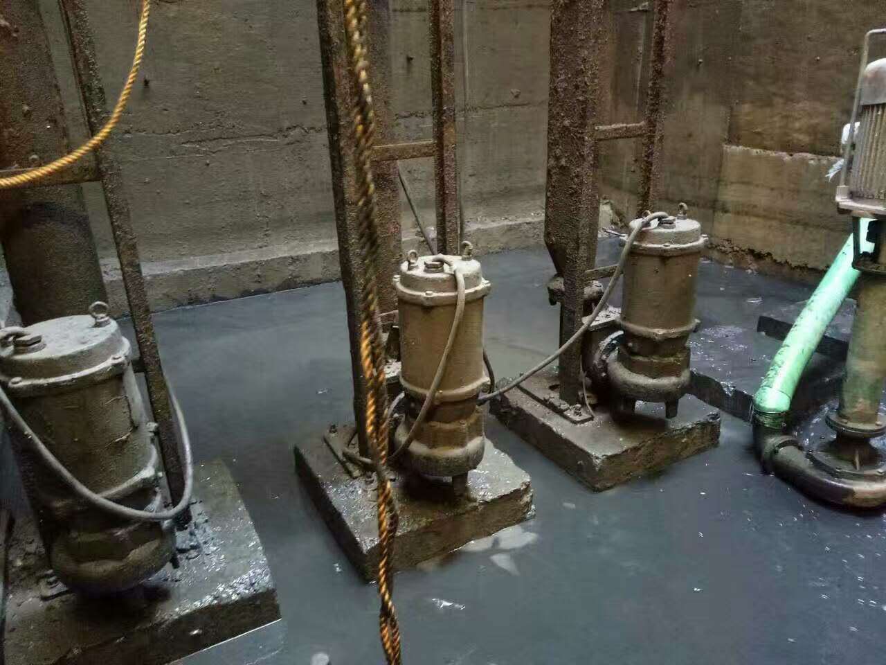 饶河污水池清理