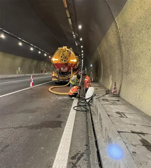 饶河隧道排水渠清淤